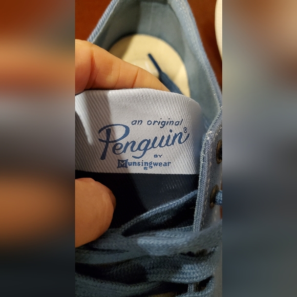 PENGUIN MAN'S LIGHT BLUE, TENNIS SHOES, SIZE 9. - Picture 5 of 6